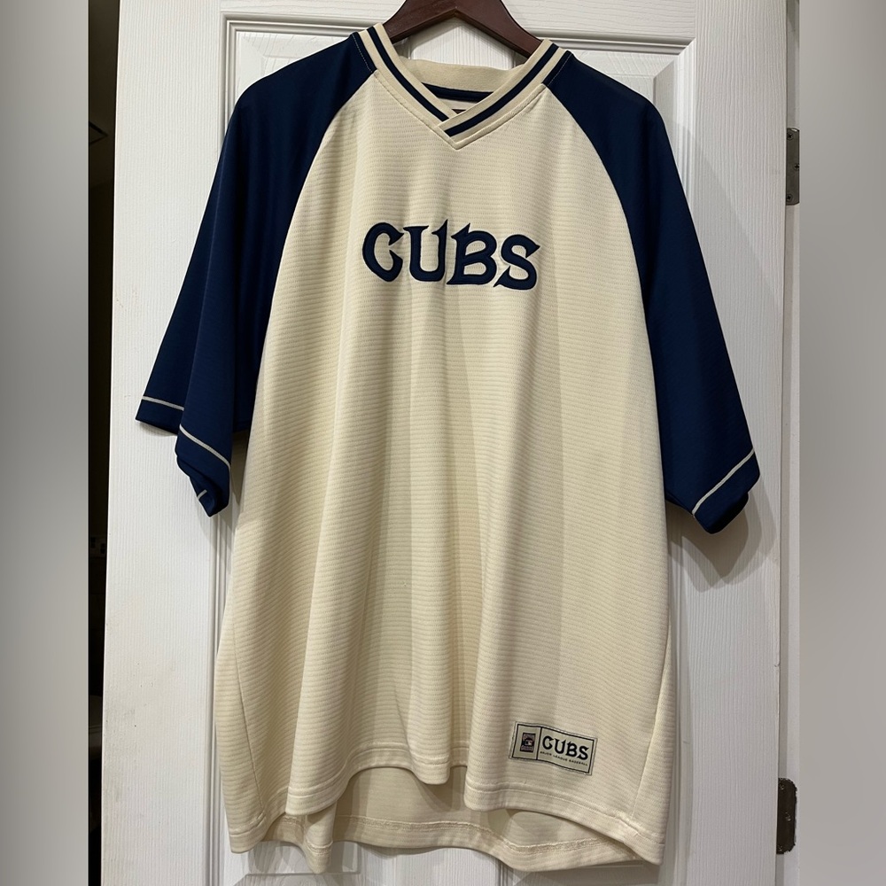 Chicago Cubs Cooperstown Collection Cream and Navy Size XL - Small Flaw